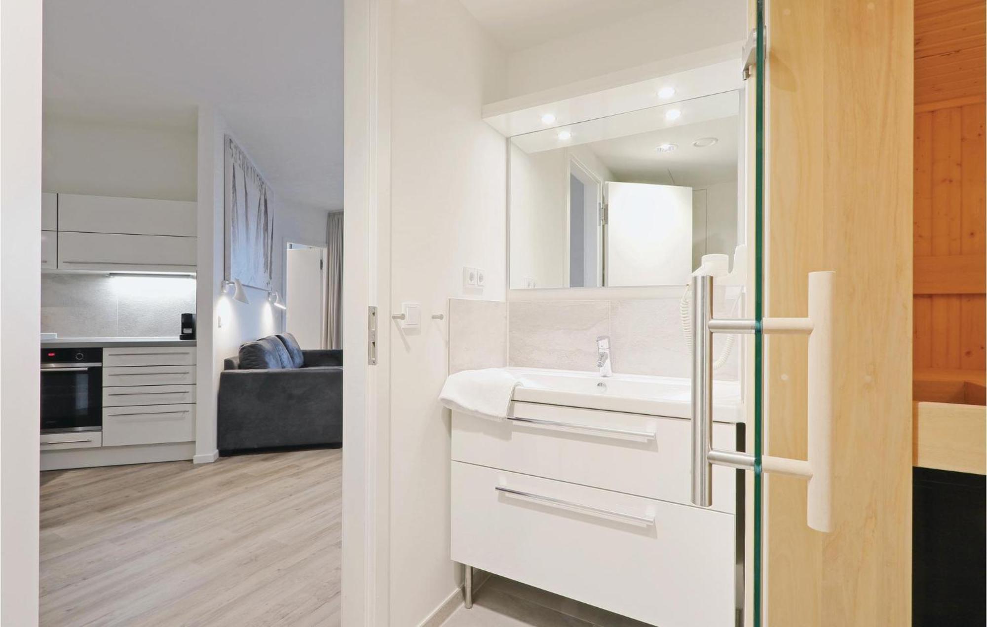 Lovely Apartment In Luebeck Travemuende With Sauna Екстер'єр фото